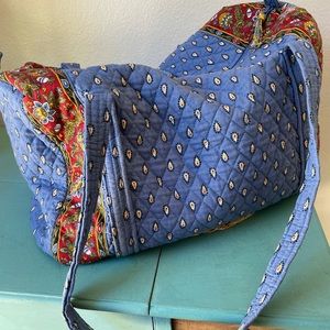 Vera Bradley duffle like new